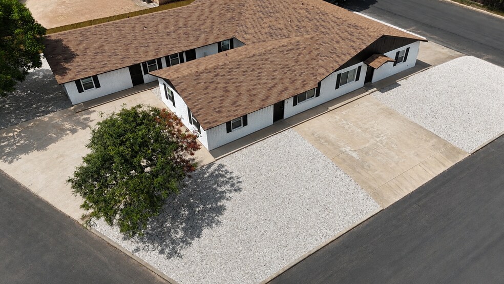 More Photos Of 1402 N Adams St, Fredericksburg Multifamily For Sale