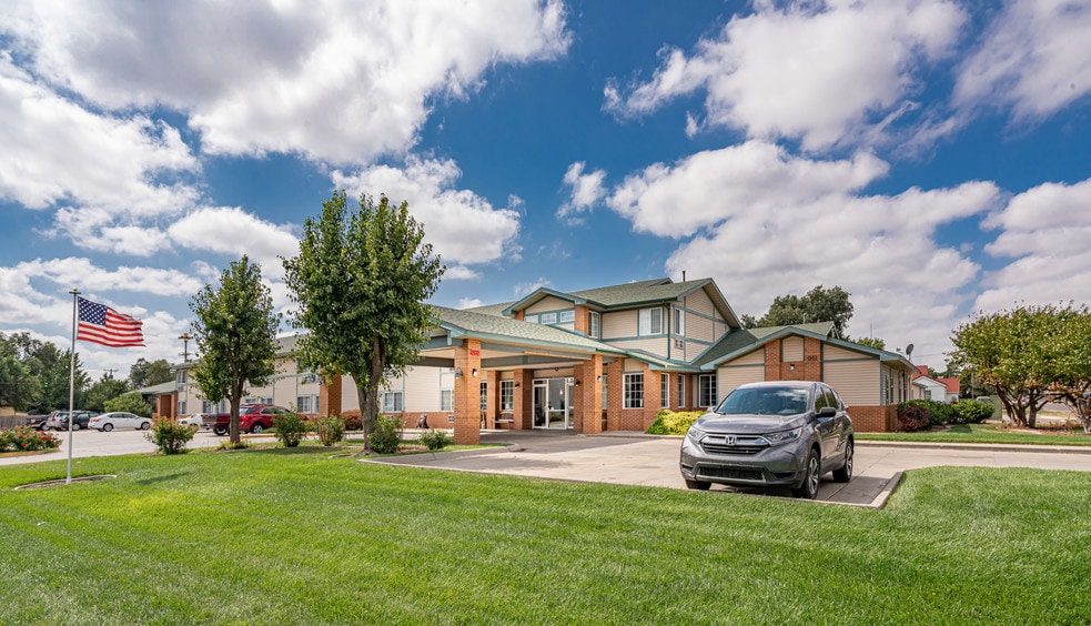 More Photos Of 1202 W Kansas Ave, Garden City Hotel For Sale