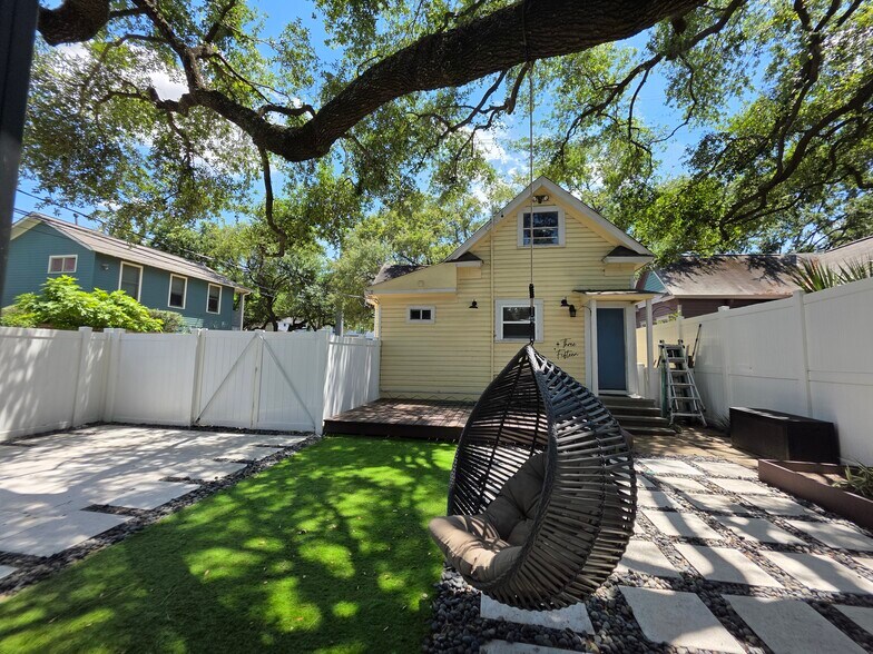 More Photos Of 315 W 9th St, Houston Office For Sale