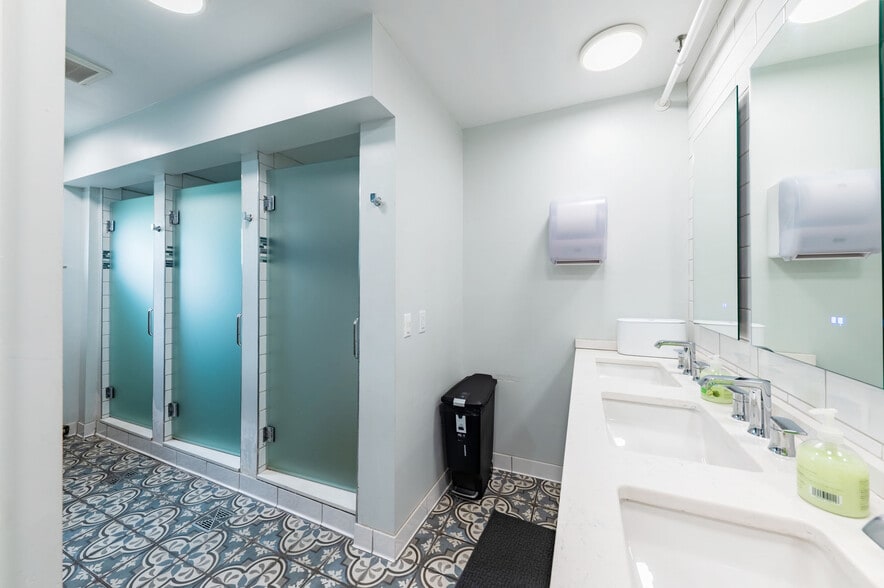 More Photos Of 1493 University Ave, Morgantown Sorority Fraternity House For Sale