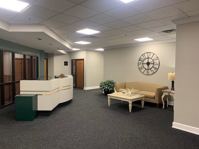 More Photos Of 836-838 E Euclid Ave, Lexington Office For Lease