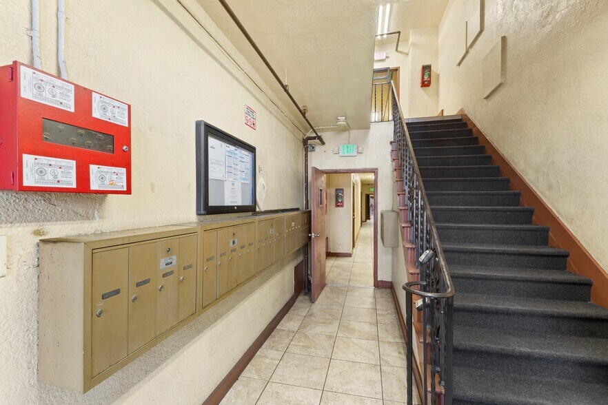 More Photos Of 210 W 43rd Pl, Los Angeles Apartments For Sale