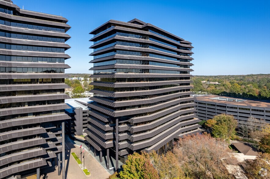 Primary Photo Of 2 Ravinia Dr, Atlanta Office For Lease