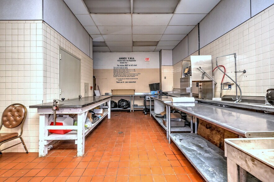 More Photos Of 560 Woodward Ave, New Haven Flex For Sale