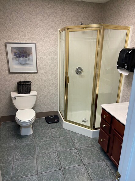 More Photos Of 1415 N Royal Ave, Evansville Flex For Lease