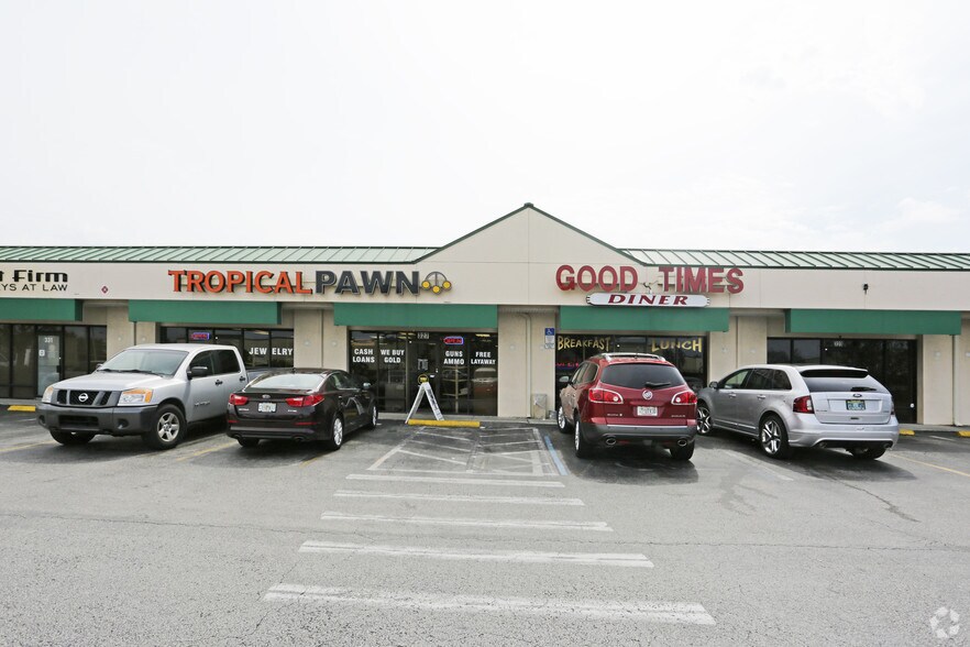 More Photos Of 313-331 Airport Rd S, Naples Freestanding For Lease