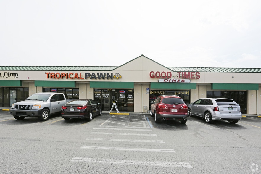 More Photos Of 313-331 Airport Rd S, Naples Freestanding For Lease