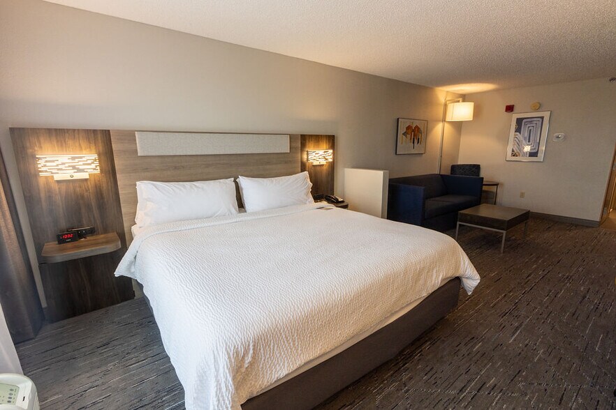 More Photos Of 121 Truman Ave, Newberry Hotel For Sale