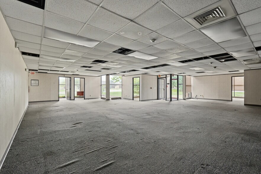 More Photos Of 15201 Mercantile Dr, Dearborn Light Manufacturing For Sale