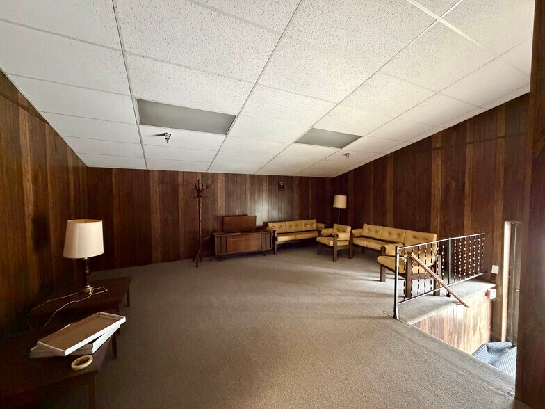 More Photos Of 4030 Gill Ave, Hampstead Research And Development For Sale