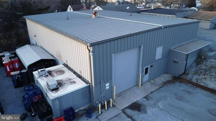 More Photos Of 122 Beech St, Carlisle Light Distribution For Lease