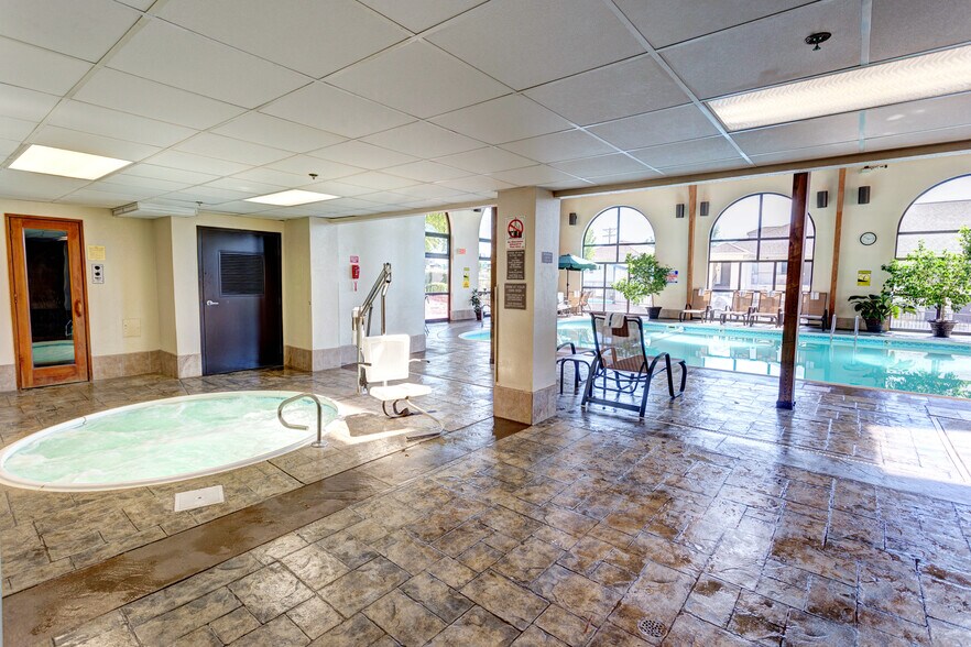 More Photos Of 3257 Shepherd of the Hills Expy, Branson Hotel For Sale