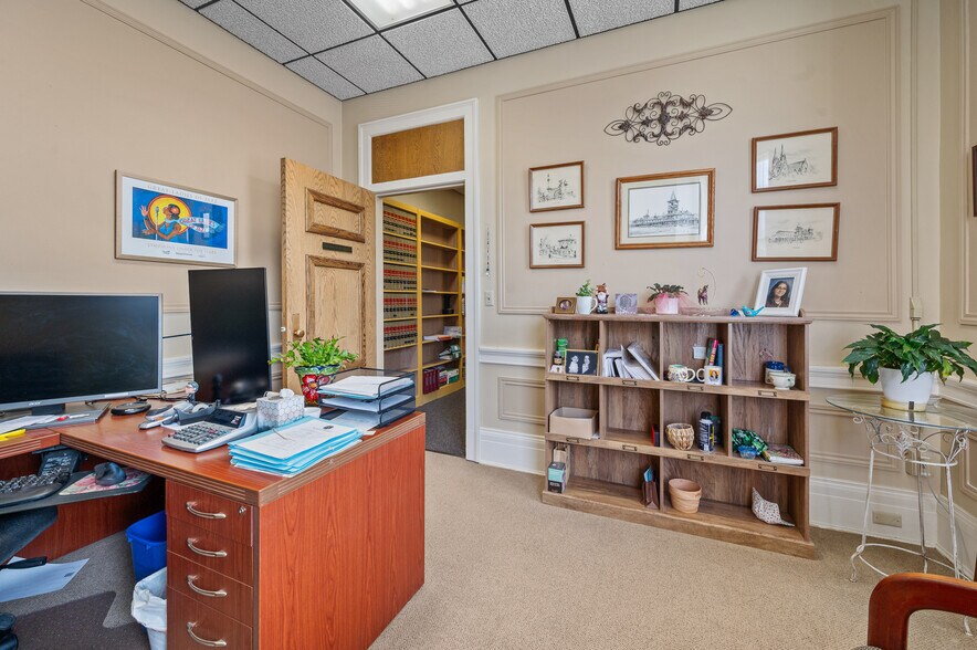 More Photos Of 24 W 6th Ave, Helena Office For Lease