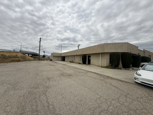 More Photos Of 16409 K St, Mojave Service For Sale