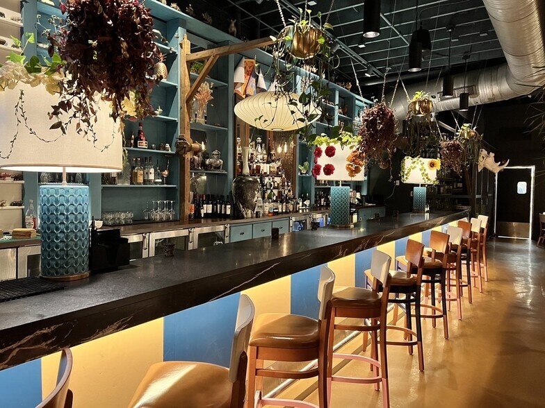 More Photos Of 100 S Main St, Royal Oak Restaurant For Lease