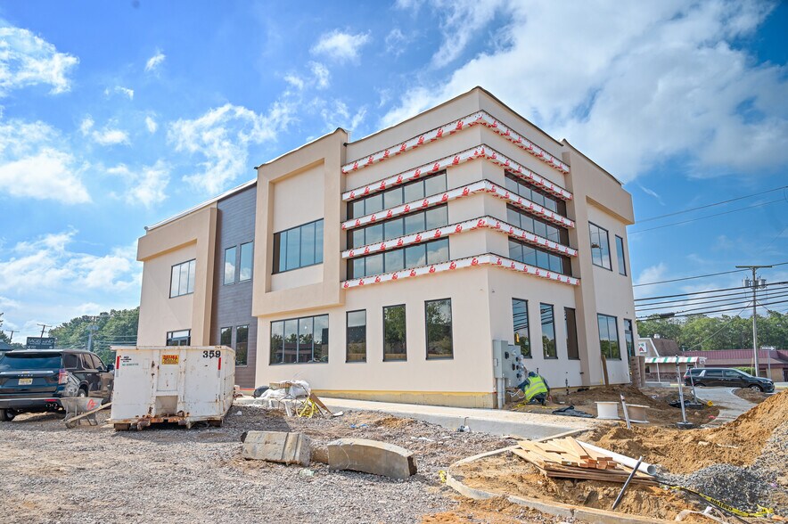 More Photos Of 2100 W County Line Rd, Jackson Office For Lease