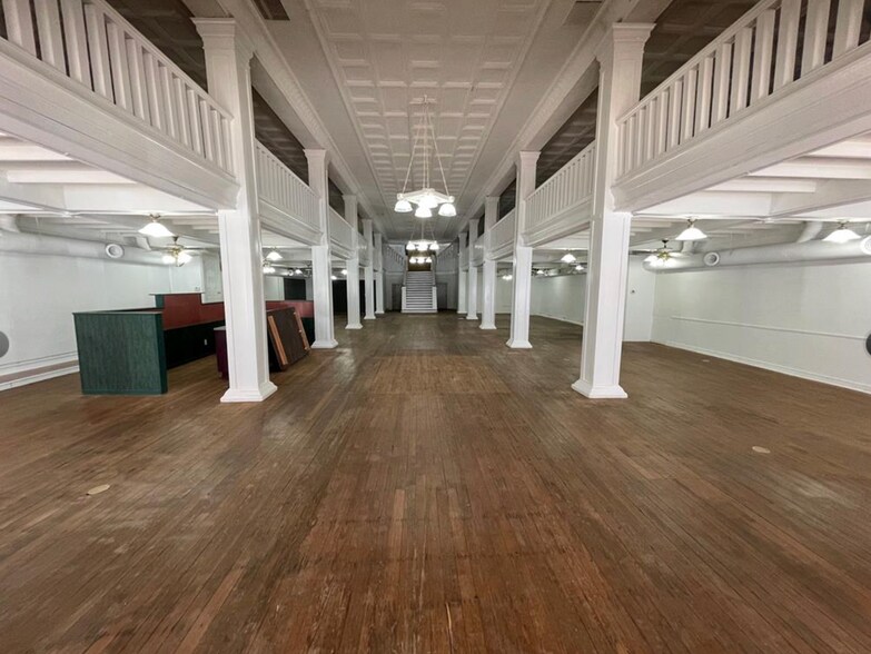 More Photos Of 410 W Chickasha Ave, Chickasha Storefront For Sale