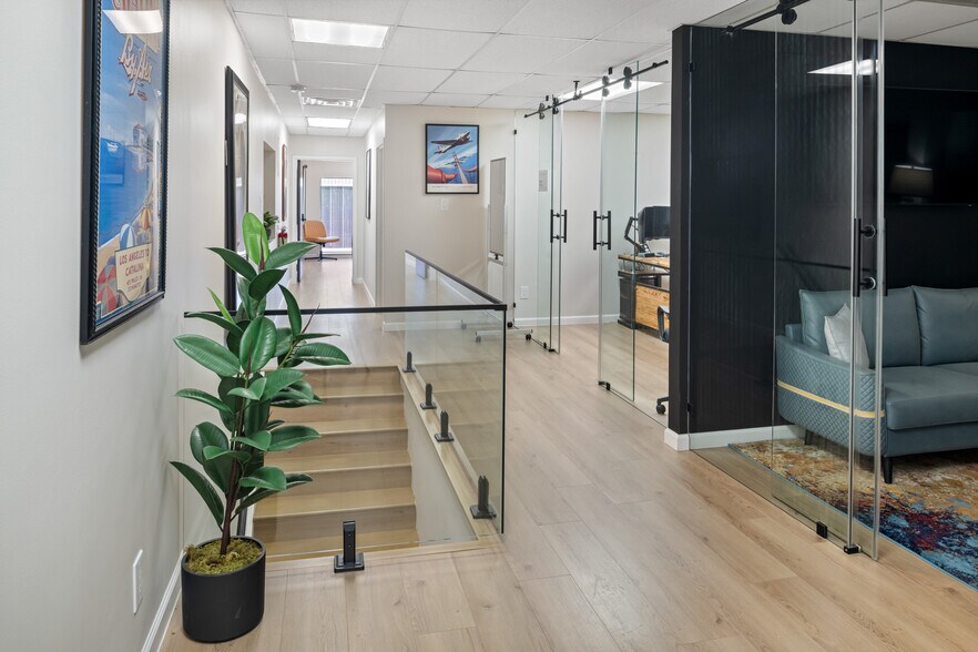 More Photos Of 18000 Groschke Rd, Houston Airplane Hangar For Lease