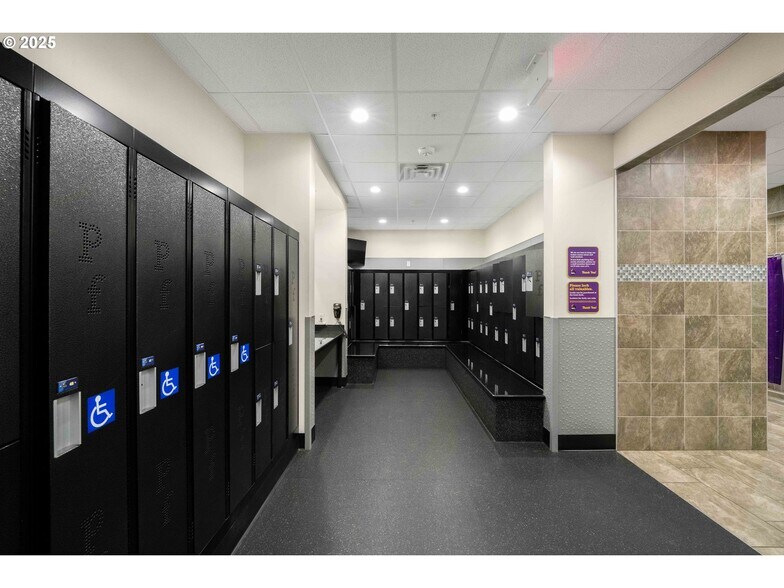 More Photos Of 1236 Teakwood Ave, Coos Bay Health Club For Sale