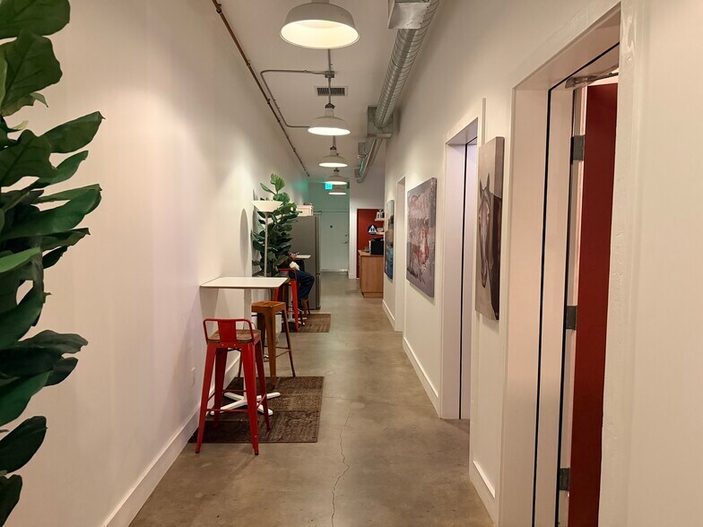 More Photos Of 11008 Magnolia Blvd, North Hollywood Storefront For Sale
