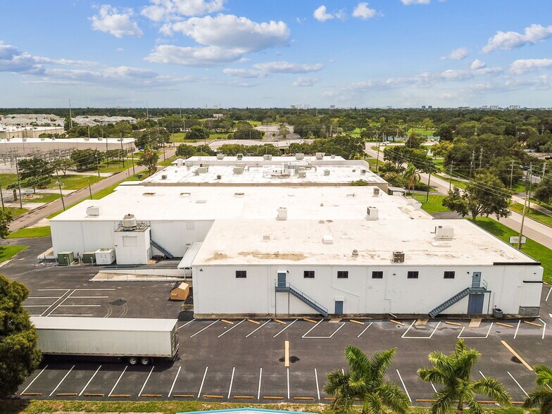 More Photos Of 2401 72nd St N, Saint Petersburg Manufacturing For Sale