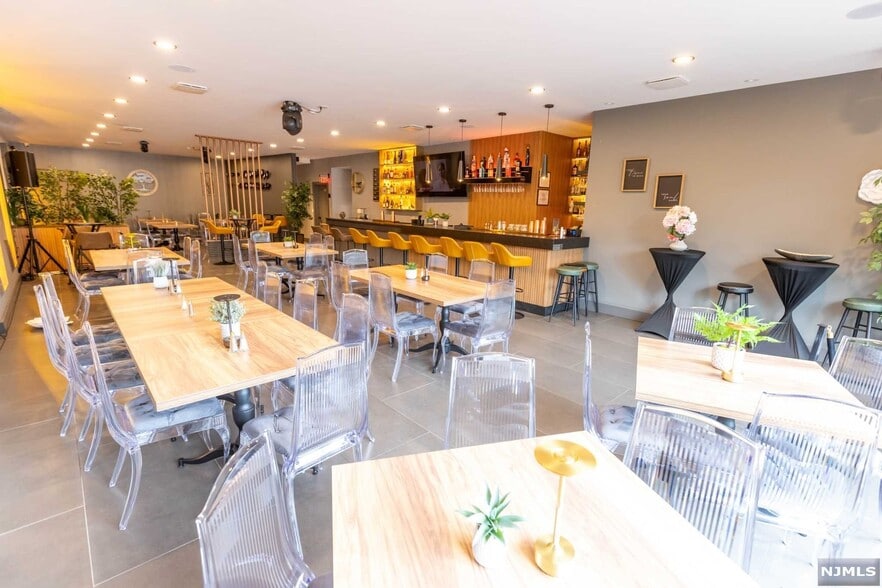 More Photos Of 526 Anderson Ave, Cliffside Park General Retail For Sale