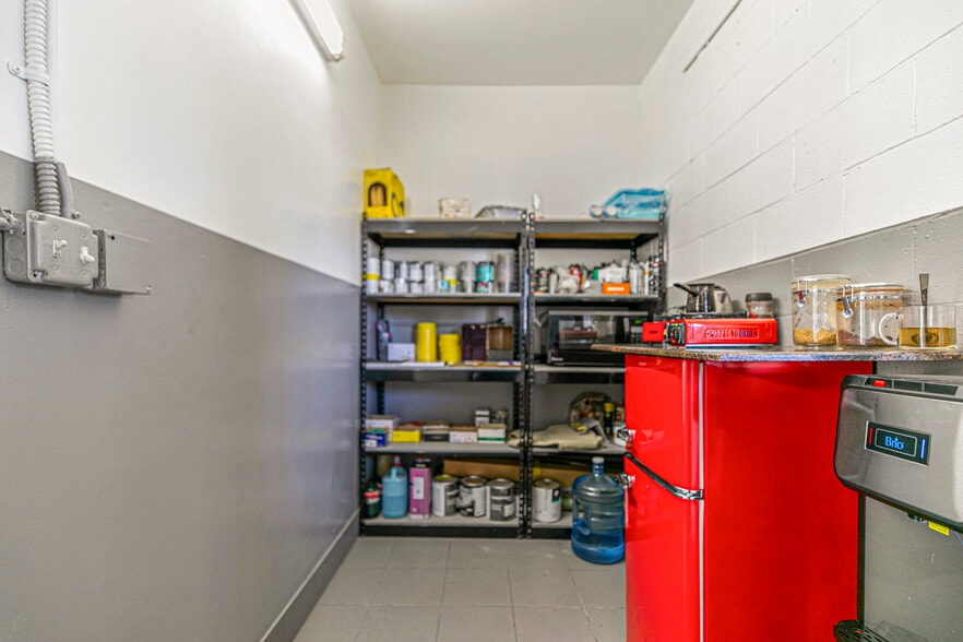 More Photos Of 10837 Burbank Blvd, North Hollywood Auto Repair For Sale