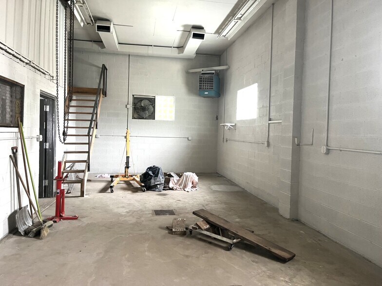 More Photos Of 1235 Evergreen Rd, Pittsburgh Auto Repair For Sale