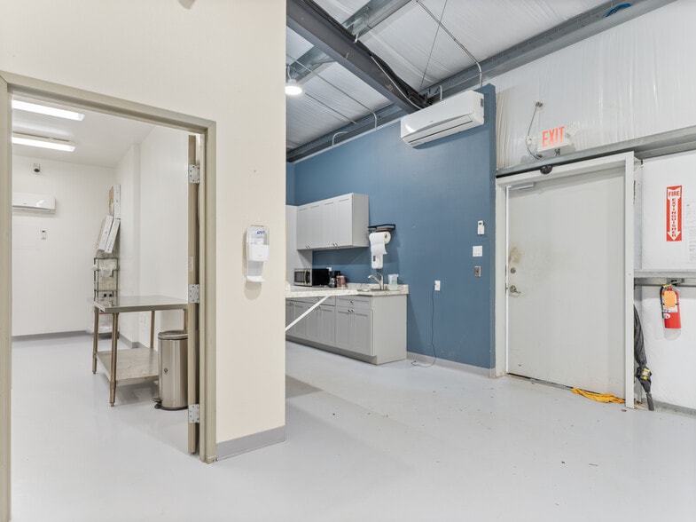 More Photos Of 16640 Highway 36, Needville Industrial For Lease