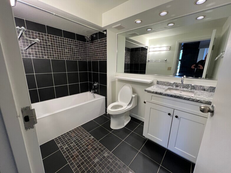 More Photos Of 3377 Blake St, Denver Office Residential For Lease