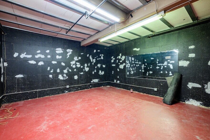 More Photos Of 86-90 Forrest St, Jersey City Warehouse For Lease