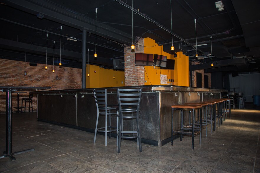 More Photos Of 2-4 N Saginaw St, Pontiac Storefront Retail Residential For Sale