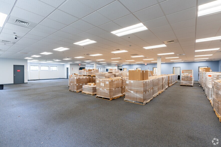 More Photos Of 5 Dan Rd, Canton Manufacturing For Lease