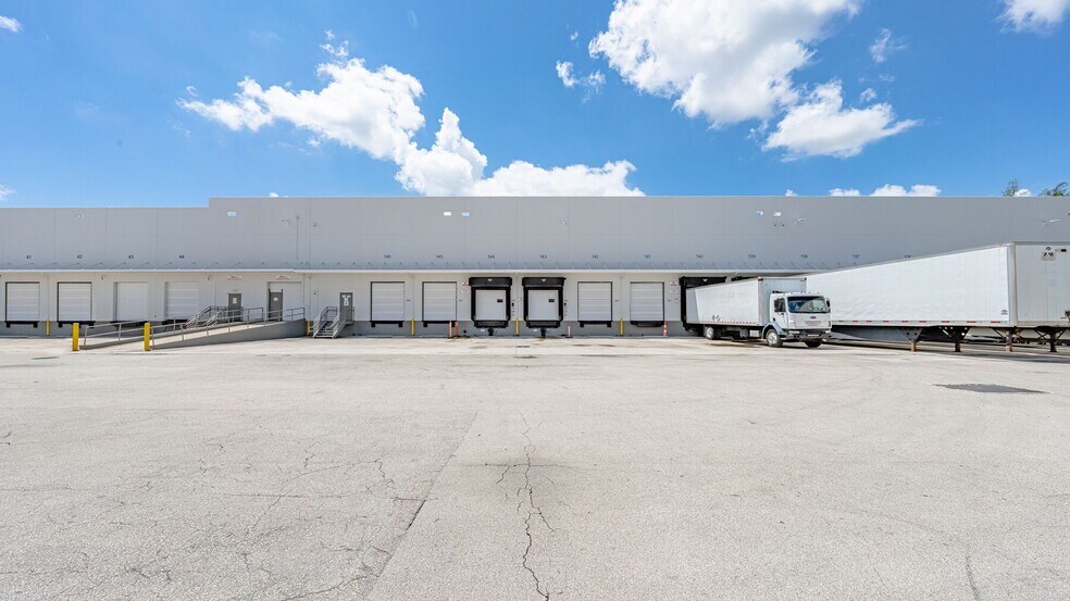 More Photos Of 6701 NW 7th St, Miami Warehouse For Lease