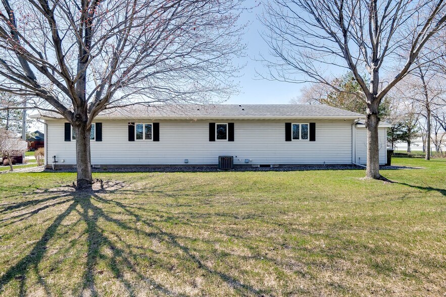 More Photos Of 12392 Pleasant Ave, Becker Office For Lease