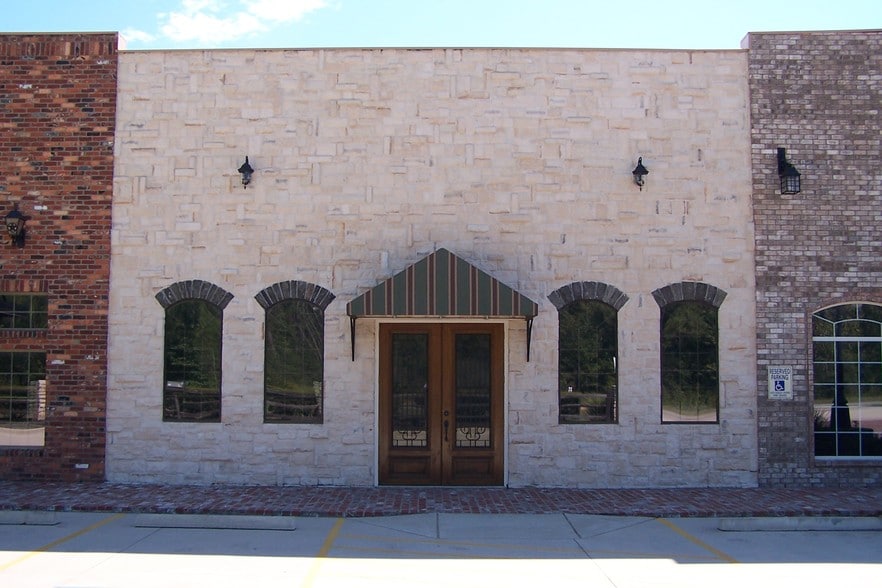 More Photos Of 11133 I-45, Conroe Unknown For Lease