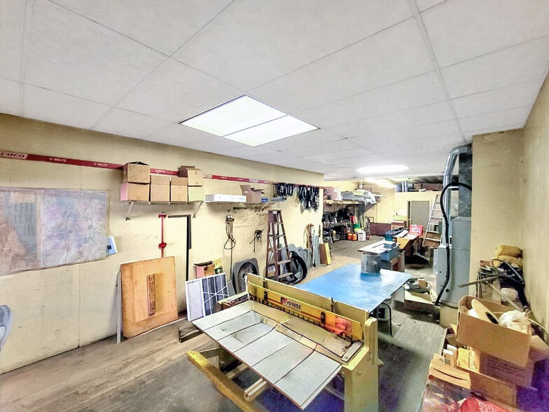 More Photos Of 10050 S Ewing Ave, Chicago General Retail For Sale