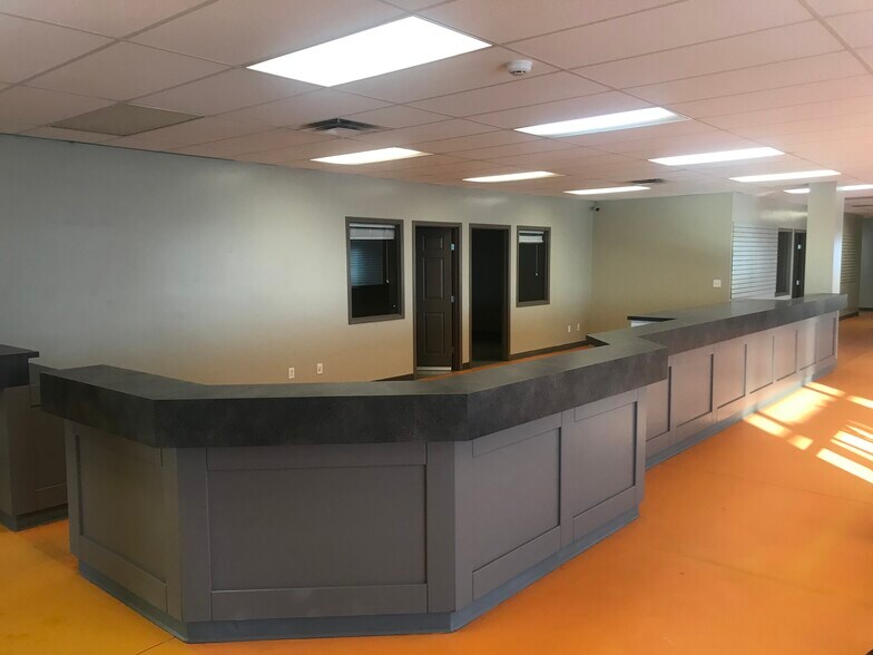 More Photos Of 18 Burnt Valley Ave, Red Deer Industrial For Sale