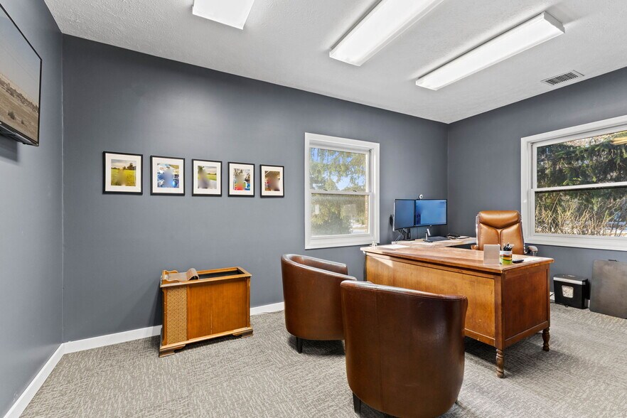 More Photos Of 1542 E Greyhound Pass, Carmel Medical For Lease