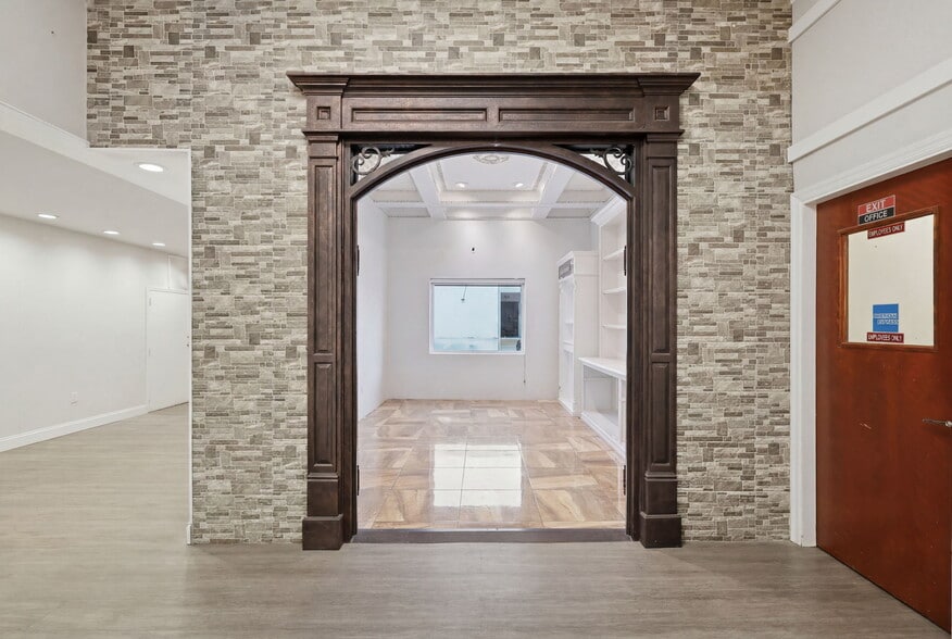 More Photos Of 17 Sweetmans Ln, Manalapan Township Freestanding For Lease