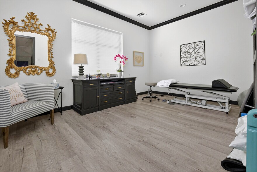 More Photos Of 9433 N Kelley Ave, Oklahoma City Office For Sale