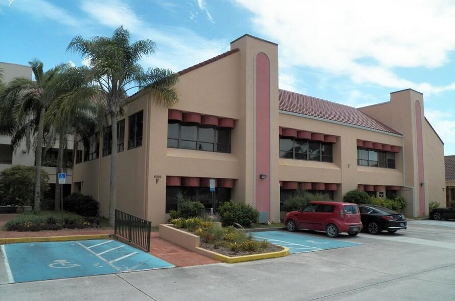 More Photos Of 900 SE Ocean Blvd, Stuart Medical For Lease