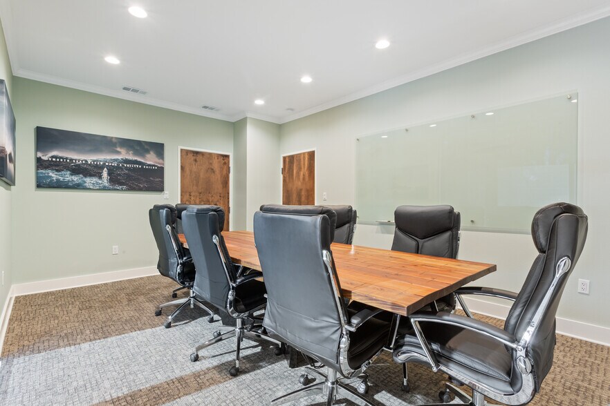 More Photos Of 1927 Columbus Ave, Waco Office For Sale