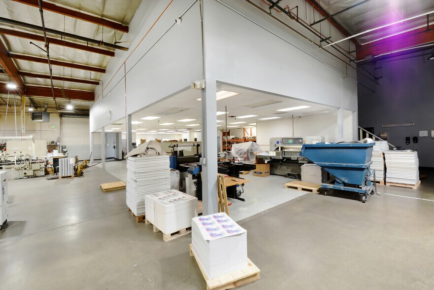 More Photos Of 1734 W Sequoia Ave, Orange Manufacturing For Lease