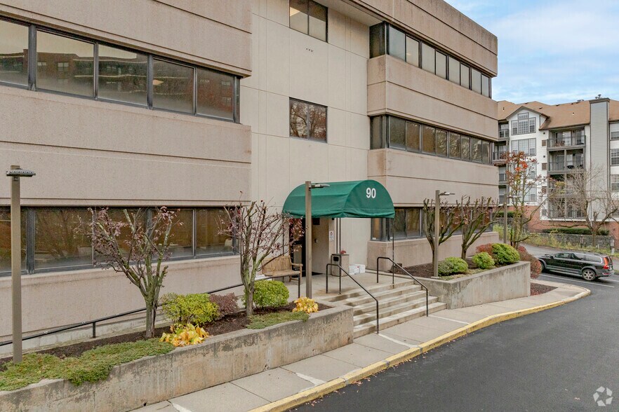 More Photos Of 90 Morgan St, Stamford Medical For Sale