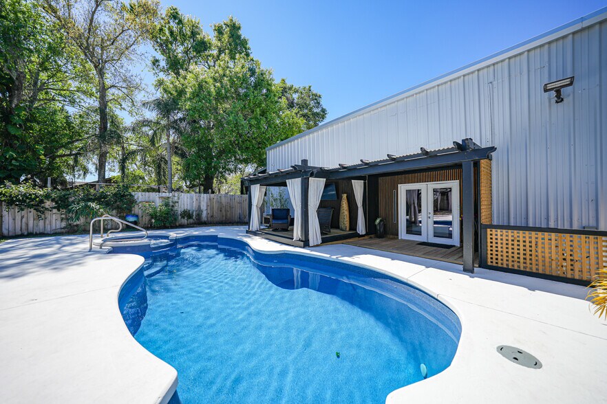 More Photos Of 2461 SW Highway 17, Arcadia Warehouse For Sale