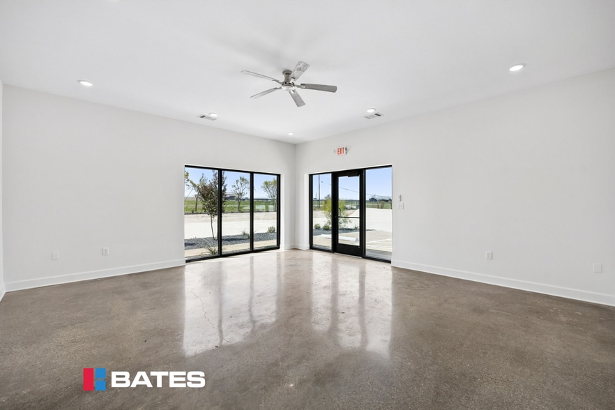 More Photos Of 7020 N Interstate 35 E, Waxahachie Industrial For Lease