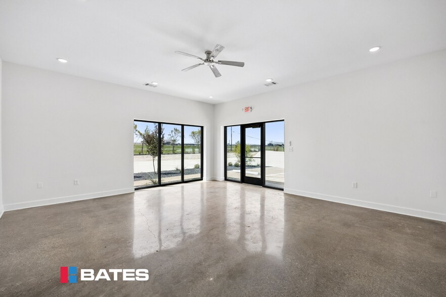 More Photos Of 7020 N Interstate 35 E, Waxahachie Industrial For Lease