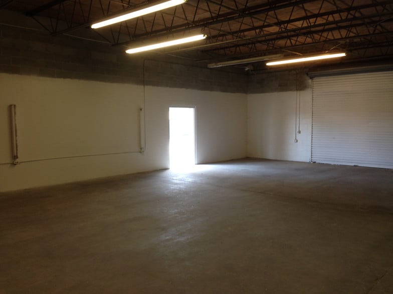 More Photos Of 5840 Ulmerton Rd, Clearwater Manufacturing For Lease
