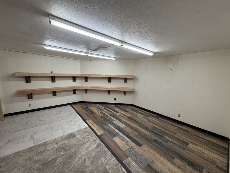 More Photos Of 807 Mcphaul St, Austin Warehouse For Sale
